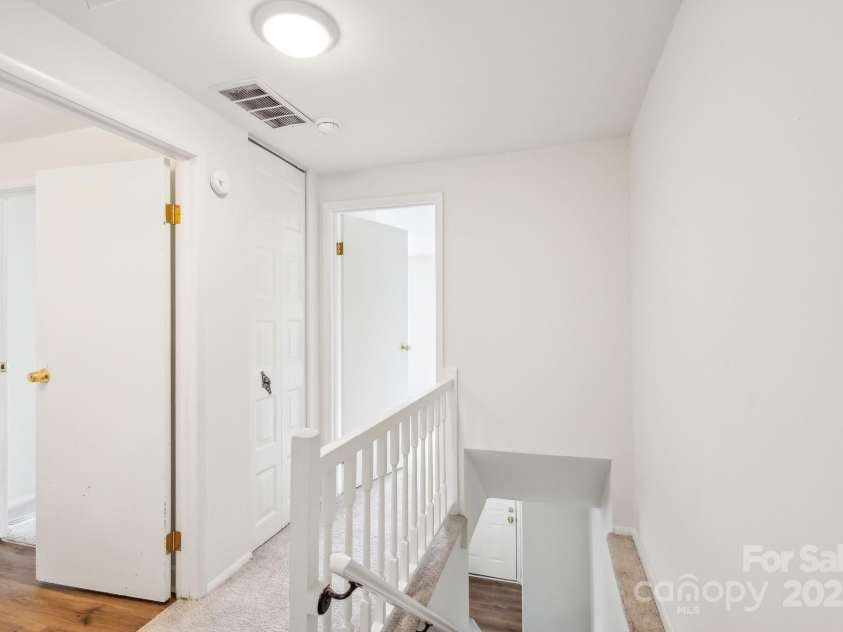 9424 Lexington Circle, Charlotte, NC 28213.  MLS# CAR4195626, YatesRealty ID 28513. 
