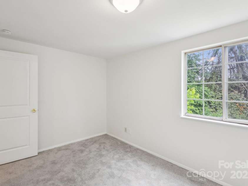 9424 Lexington Circle, Charlotte, NC 28213.  MLS# CAR4195626, YatesRealty ID 28513. 