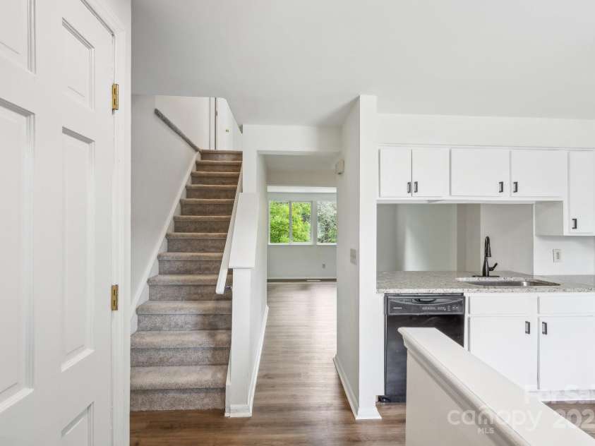 9424 Lexington Circle, Charlotte, NC 28213.  MLS# CAR4195626, YatesRealty ID 28513. 