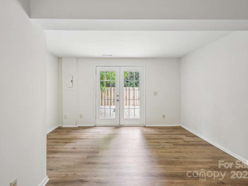 9424 Lexington Circle, Charlotte, NC 28213.  MLS# CAR4195626, YatesRealty ID 28513. 
