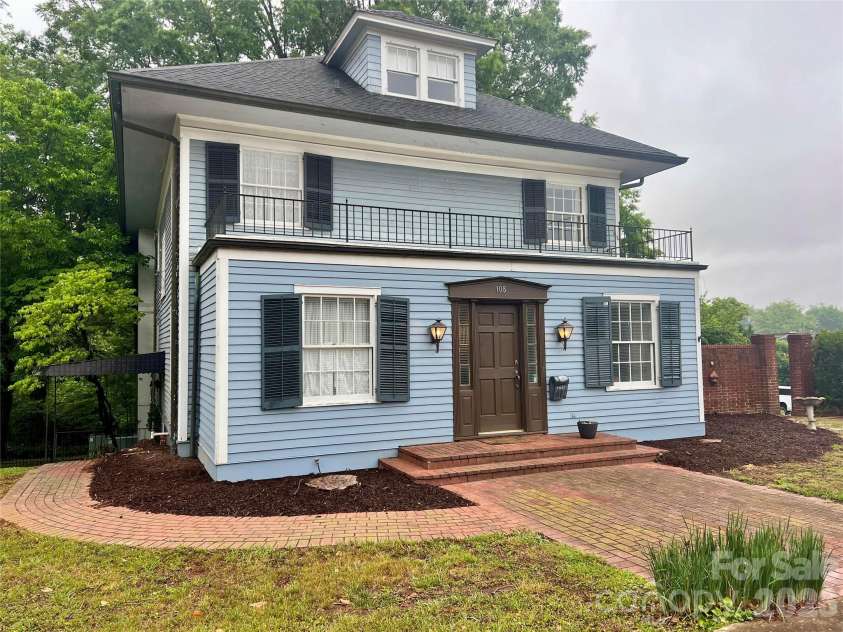 108 Beall Street, Lenoir, NC 28645.  MLS# CAR4385837, YatesRealty ID 28516. 