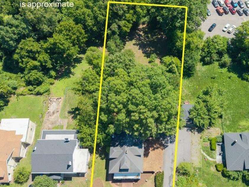 108 Beall Street, Lenoir, NC 28645.  MLS# CAR4385837, YatesRealty ID 28516. 