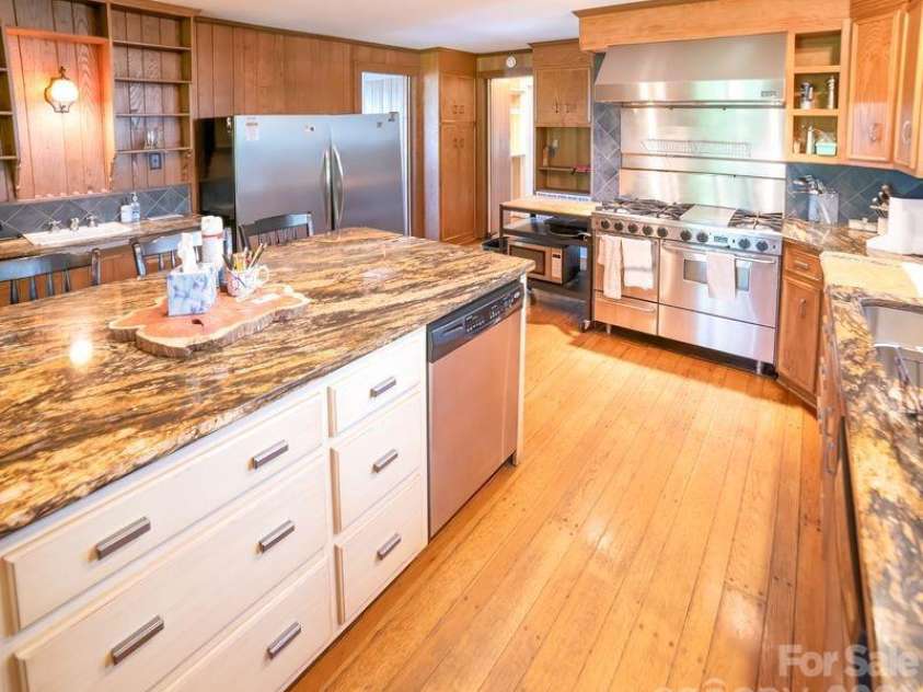 108 Beall Street, Lenoir, NC 28645.  MLS# CAR4385837, YatesRealty ID 28516. 