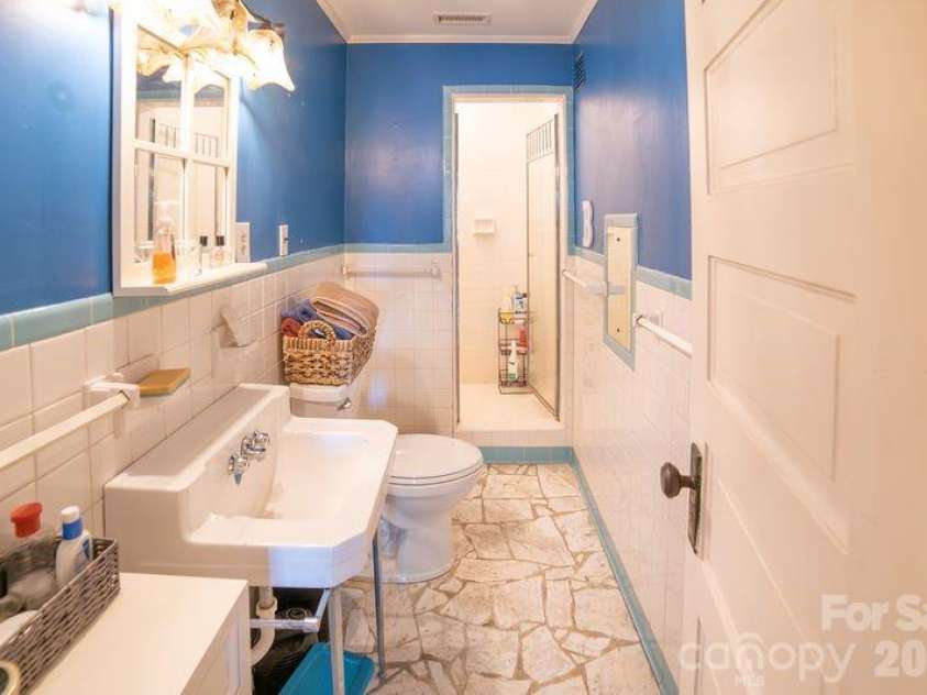 108 Beall Street, Lenoir, NC 28645.  MLS# CAR4385837, YatesRealty ID 28516. 