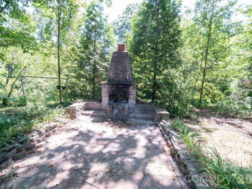 108 Beall Street, Lenoir, NC 28645.  MLS# CAR4385837, YatesRealty ID 28516. 