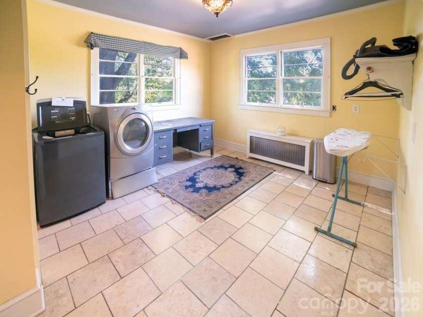 108 Beall Street, Lenoir, NC 28645.  MLS# CAR4385837, YatesRealty ID 28516. 