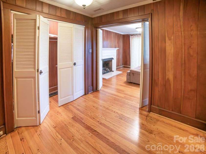 108 Beall Street, Lenoir, NC 28645.  MLS# CAR4385837, YatesRealty ID 28516. 