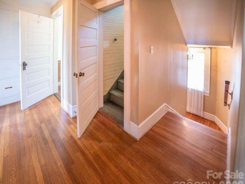 108 Beall Street, Lenoir, NC 28645.  MLS# CAR4385837, YatesRealty ID 28516. 