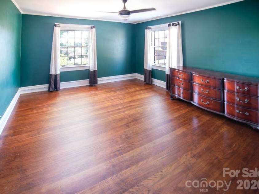 108 Beall Street, Lenoir, NC 28645.  MLS# CAR4385837, YatesRealty ID 28516. 