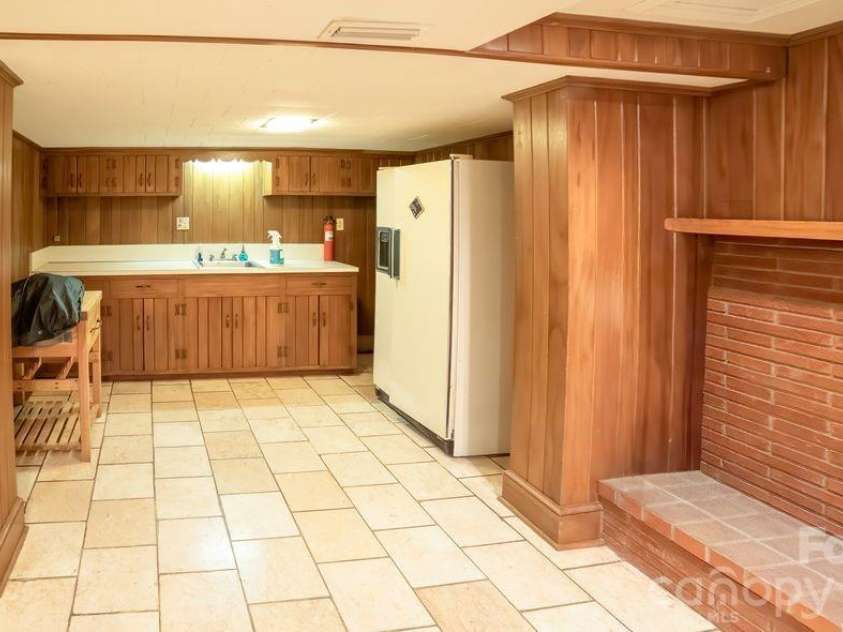 108 Beall Street, Lenoir, NC 28645.  MLS# CAR4385837, YatesRealty ID 28516. 