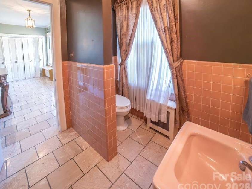 108 Beall Street, Lenoir, NC 28645.  MLS# CAR4385837, YatesRealty ID 28516. 