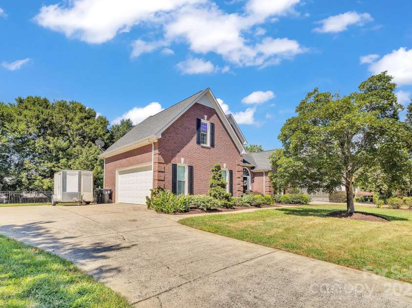 818 Kings Crossing Drive, Concord, NC 28027.  MLS# CAR4280822, YatesRealty ID 28516. 
