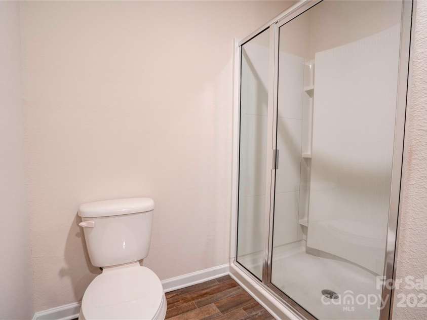 180 Rosedale Street, Kings Mountain, NC 28086.  MLS# CAR4283146, YatesRealty ID 28517. Primary Bath