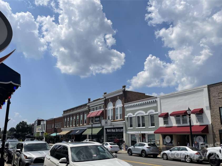 128 Championship Drive, Mooresville, NC 28115.  MLS# CAR4253637, YatesRealty ID 28518. Downtown Mooresville