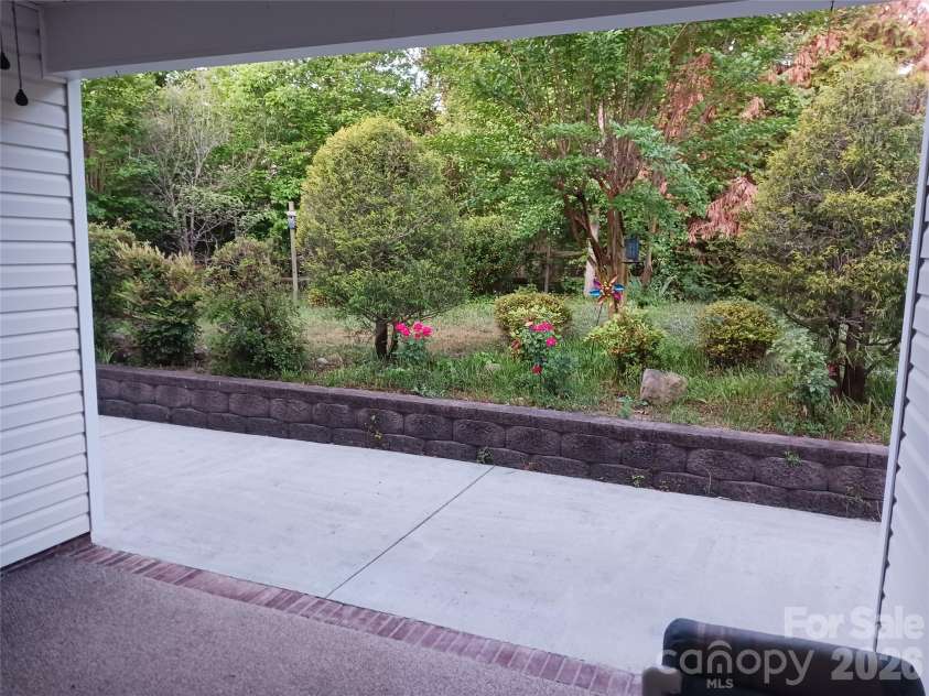 5039 Abbington Way, Belmont, NC 28012.  MLS# CAR4382097, YatesRealty ID 28518. BACK PATIO TOWARDS BACK YARD