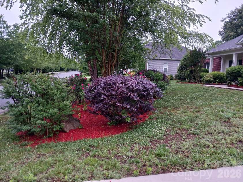 5039 Abbington Way, Belmont, NC 28012.  MLS# CAR4382097, YatesRealty ID 28518. FRONT YARD