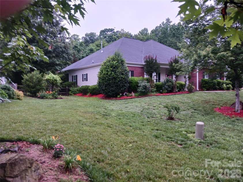 5039 Abbington Way, Belmont, NC 28012.  MLS# CAR4382097, YatesRealty ID 28518. LEFT SIDE VIEW
