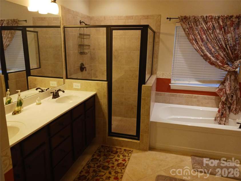 5039 Abbington Way, Belmont, NC 28012.  MLS# CAR4382097, YatesRealty ID 28518. PARTIAL MASTER BATH W/WALK;IN SHOWER