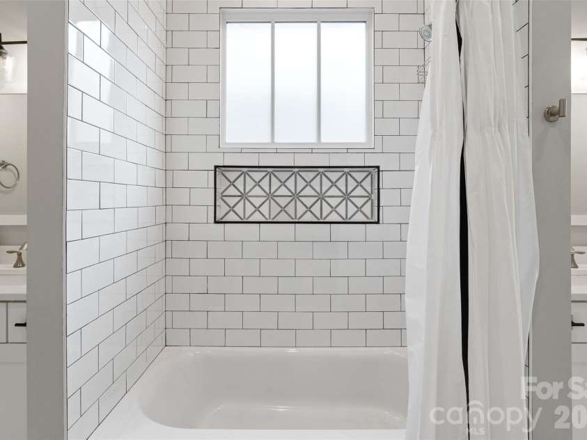 1826 Wickford Place, Charlotte, NC 28203.  MLS# CAR4344880, YatesRealty ID 28519. 