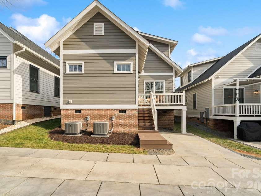1826 Wickford Place, Charlotte, NC 28203.  MLS# CAR4344880, YatesRealty ID 28519. 