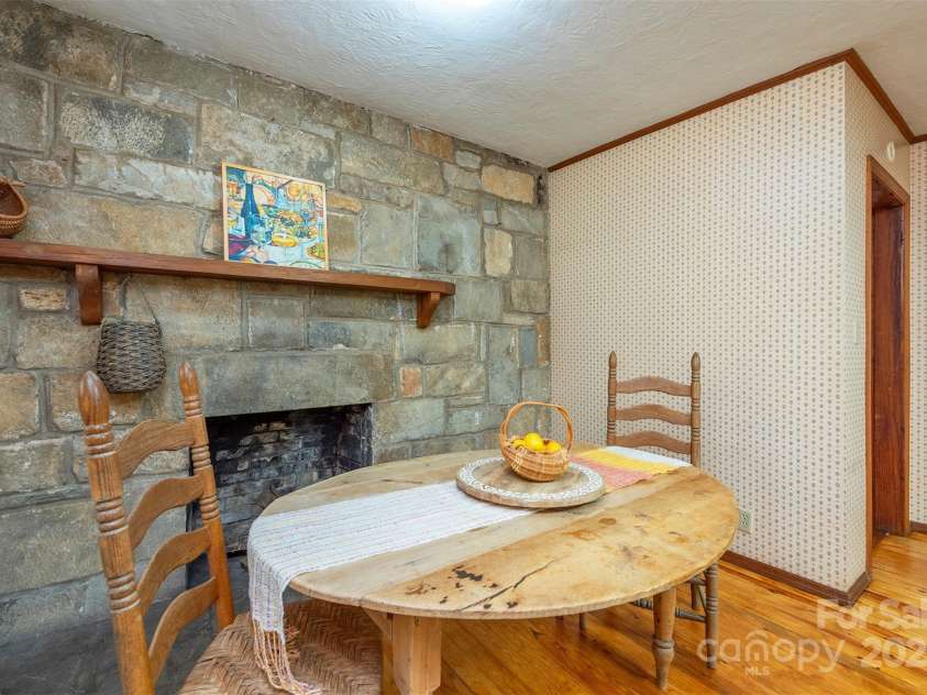 102 Weaver Mill Road, Columbus, NC 28722.  MLS# CAR4211548, YatesRealty ID 2852. A cozy breakfast nook