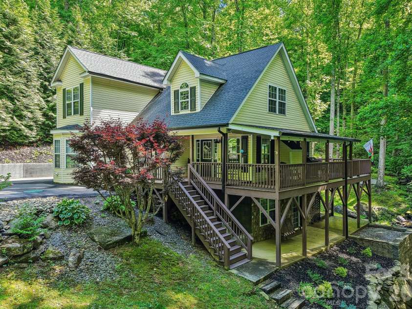 1264 Dogwood Drive, Maggie Valley, NC 28751.  MLS# CAR4386303, YatesRealty ID 28520. 