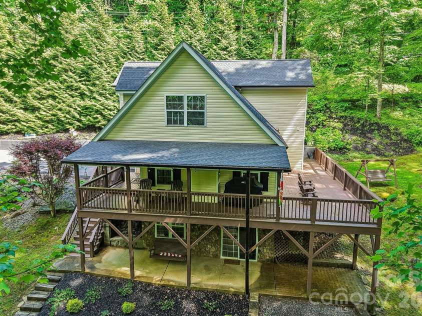 1264 Dogwood Drive, Maggie Valley, NC 28751.  MLS# CAR4386303, YatesRealty ID 28520. 