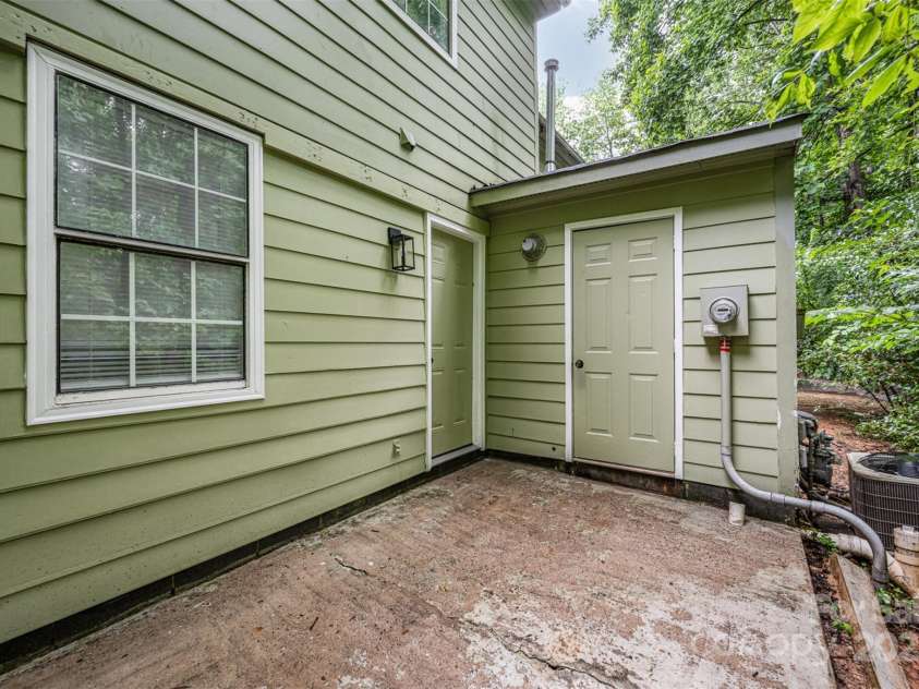 3941 Briarhill Drive, Charlotte, NC 28215.  MLS# CAR4268611, YatesRealty ID 28520. Private Patio
