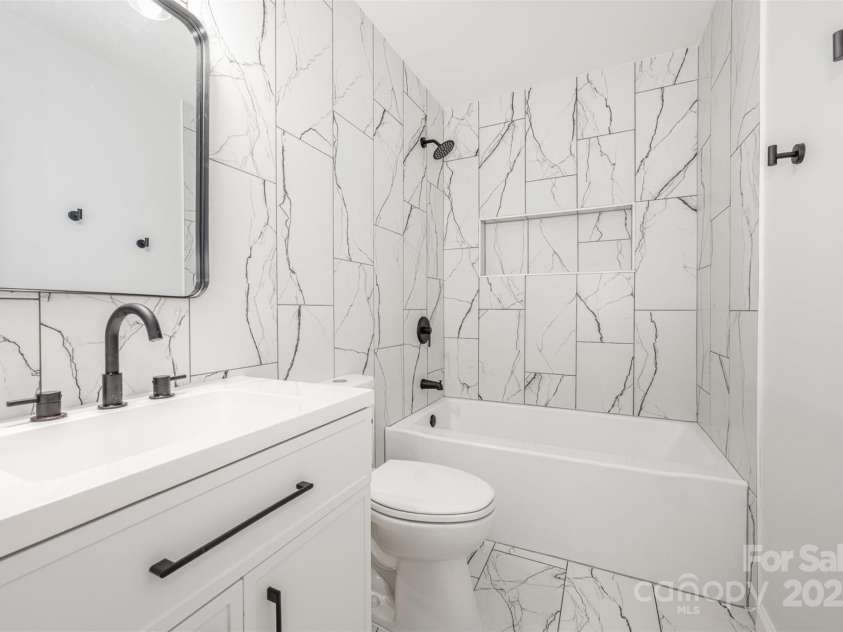 3941 Briarhill Drive, Charlotte, NC 28215.  MLS# CAR4268611, YatesRealty ID 28520. Stunning tiled bathroom