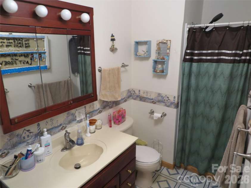 112 Glenn Oaks Drive, Lawndale, NC 28090.  MLS# CAR4390647, YatesRealty ID 28521. 