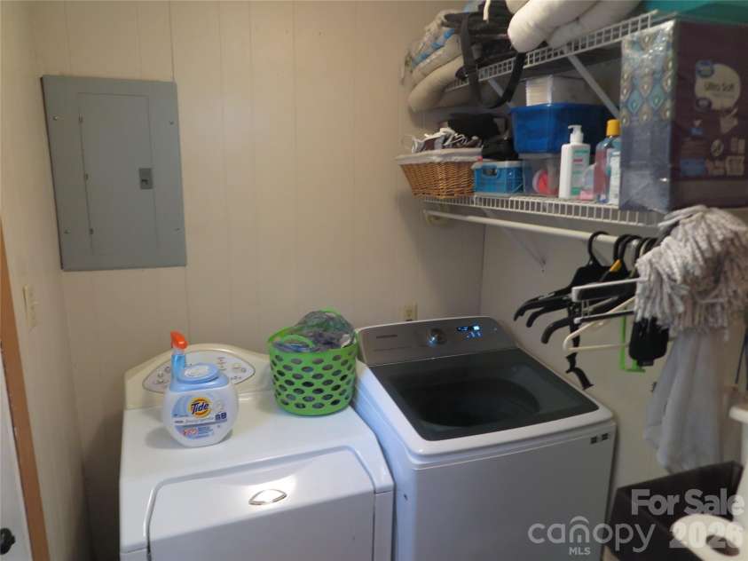 112 Glenn Oaks Drive, Lawndale, NC 28090.  MLS# CAR4390647, YatesRealty ID 28521. 