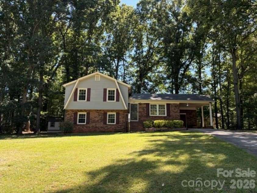 4617 Oakwood Circle, Gastonia, NC 28056.  MLS# CAR4390480, YatesRealty ID 28522. 