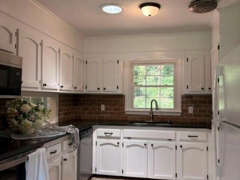 4617 Oakwood Circle, Gastonia, NC 28056.  MLS# CAR4390480, YatesRealty ID 28522. 