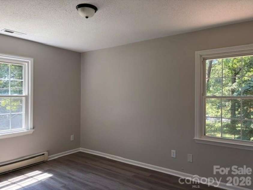 4617 Oakwood Circle, Gastonia, NC 28056.  MLS# CAR4390480, YatesRealty ID 28522. 