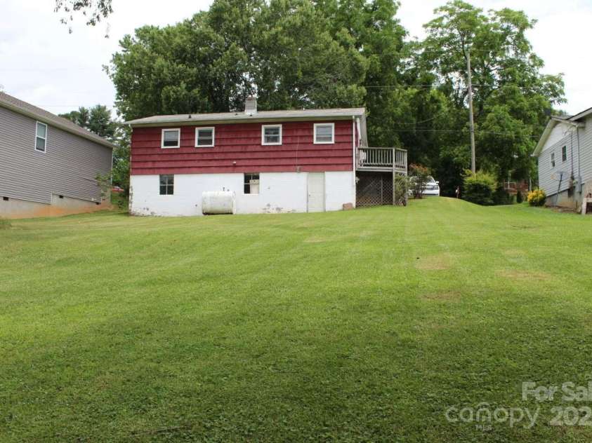 50 Huffman Road, Asheville, NC 28806.  MLS# CAR4273026, YatesRealty ID 28522. 