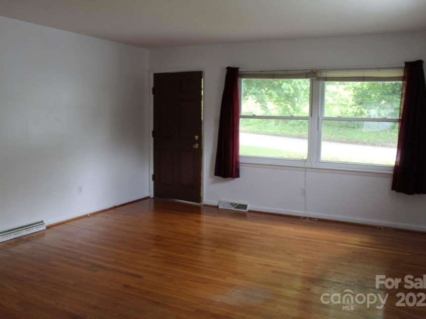 50 Huffman Road, Asheville, NC 28806.  MLS# CAR4273026, YatesRealty ID 28522. 