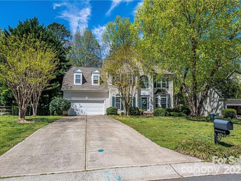 116 Doby Creek Court, Fort Mill, SC 29715.  MLS# CAR4280037, YatesRealty ID 28523. Driveway