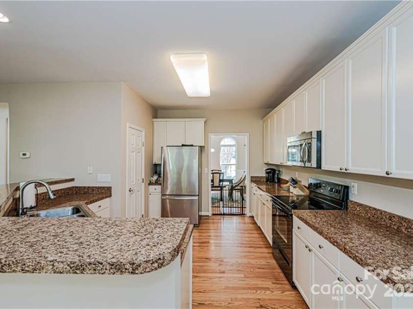 116 Doby Creek Court, Fort Mill, SC 29715.  MLS# CAR4280037, YatesRealty ID 28523. Kitchen