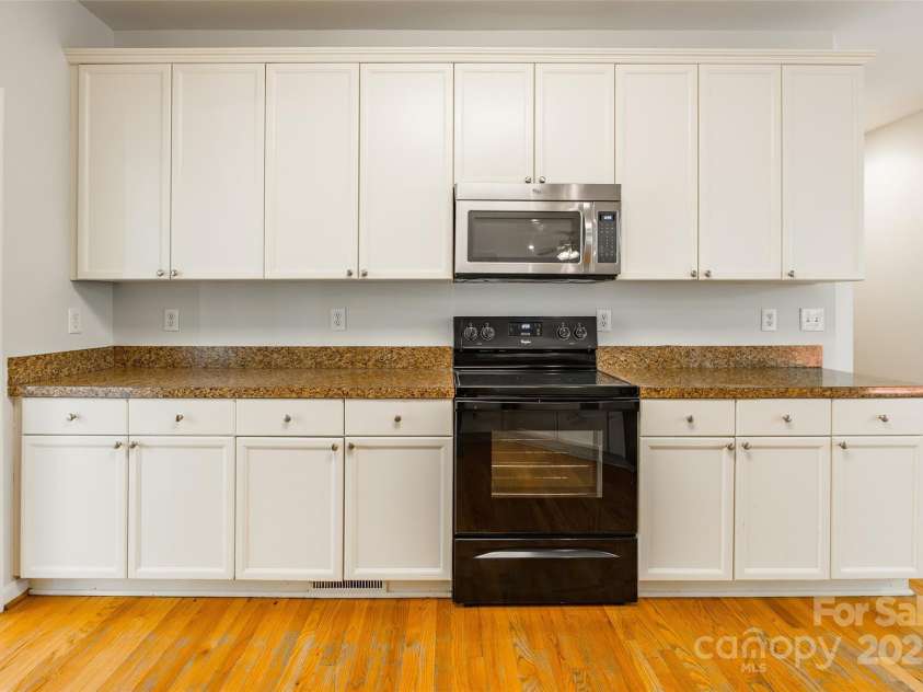 116 Doby Creek Court, Fort Mill, SC 29715.  MLS# CAR4314924, YatesRealty ID 28523. Kitchen