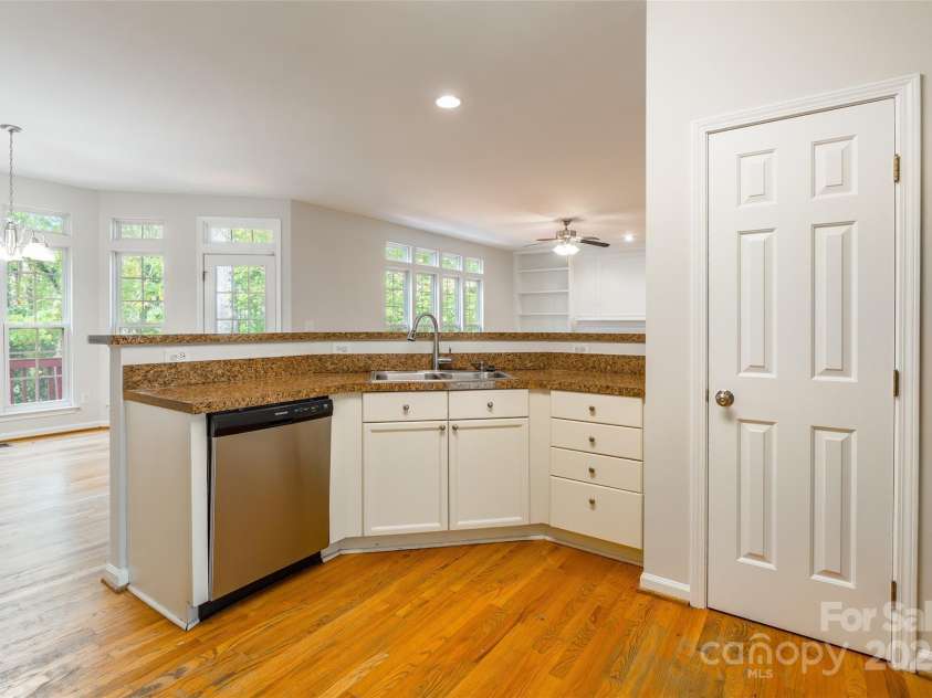 116 Doby Creek Court, Fort Mill, SC 29715.  MLS# CAR4314924, YatesRealty ID 28523. Kitchen Island