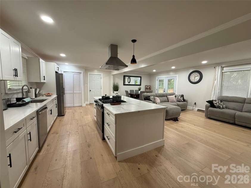 1130 16th Avenue, Hickory, NC 28601.  MLS# CAR4390675, YatesRealty ID 28524. 