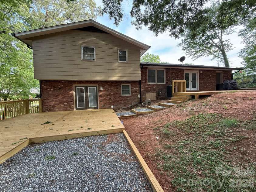 1130 16th Avenue, Hickory, NC 28601.  MLS# CAR4390675, YatesRealty ID 28524. 