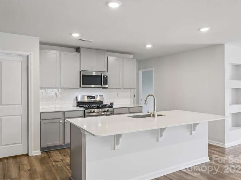 383 Hollingswood Drive, Statesville, NC 28625.  MLS# CAR4282875, YatesRealty ID 28524. 