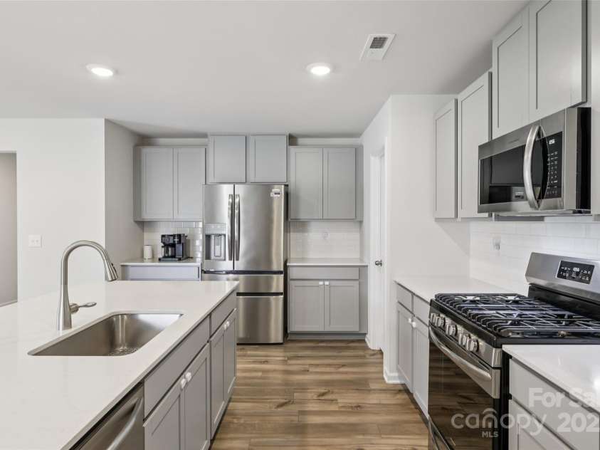 383 Hollingswood Drive, Statesville, NC 28625.  MLS# CAR4282875, YatesRealty ID 28524. 