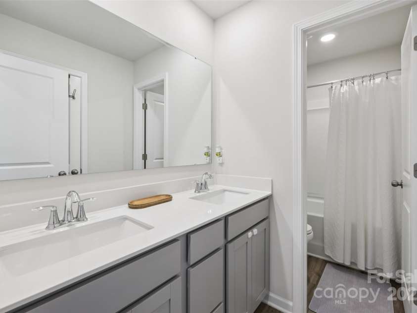 383 Hollingswood Drive, Statesville, NC 28625.  MLS# CAR4282875, YatesRealty ID 28524. 