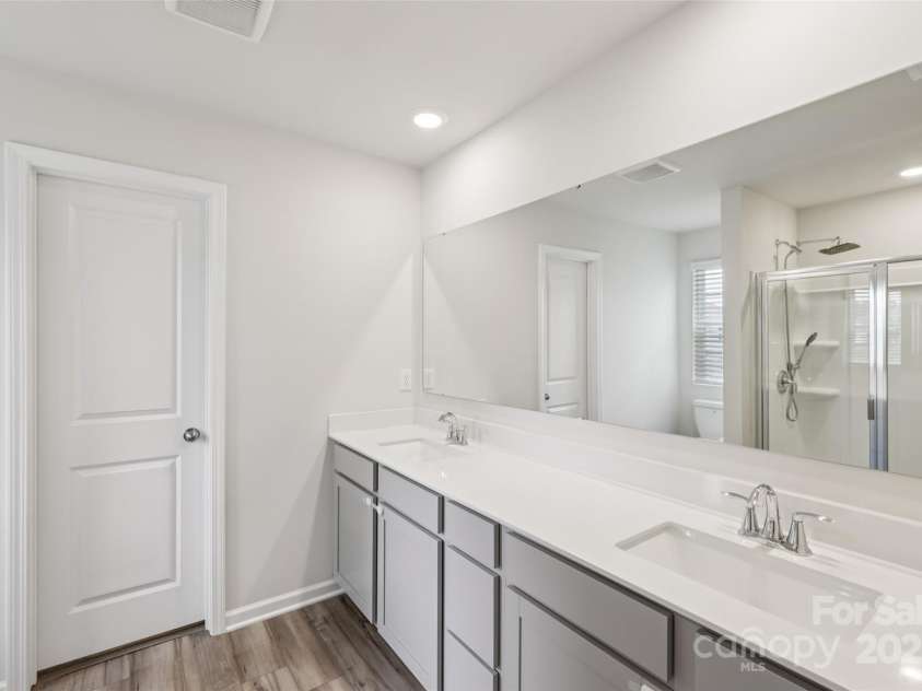 383 Hollingswood Drive, Statesville, NC 28625.  MLS# CAR4282875, YatesRealty ID 28524. 