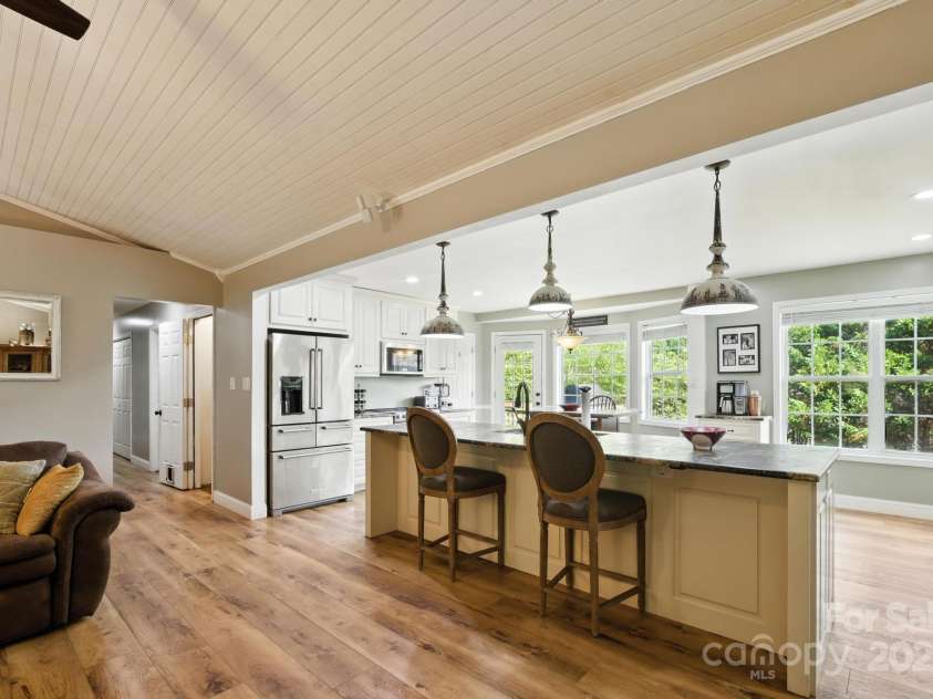 5172 Butner Drive, Hickory, NC 28602.  MLS# CAR4274563, YatesRealty ID 28525. 