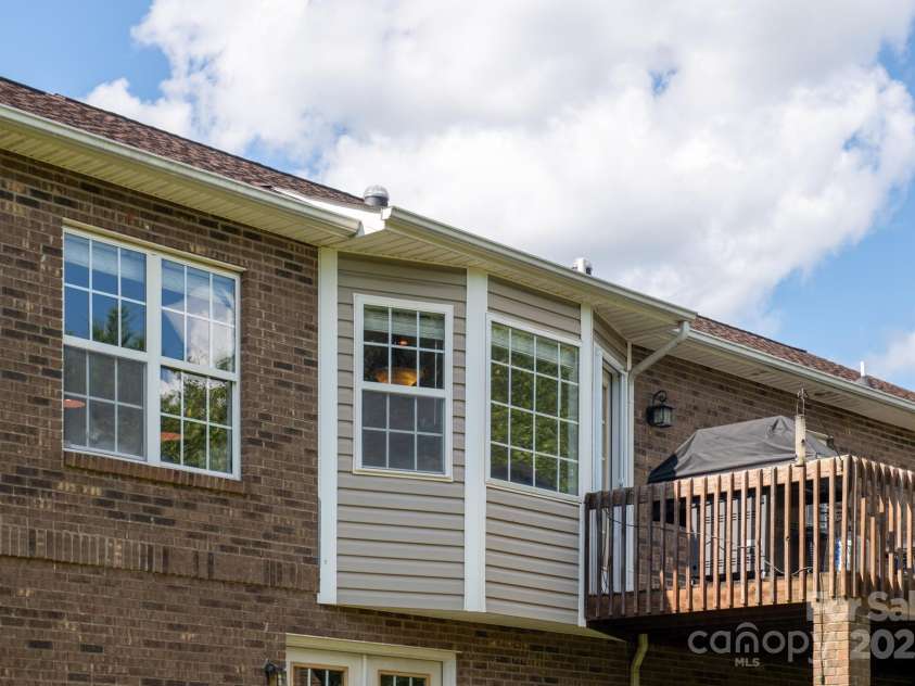 5172 Butner Drive, Hickory, NC 28602.  MLS# CAR4274563, YatesRealty ID 28525. 