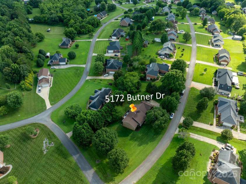 5172 Butner Drive, Hickory, NC 28602.  MLS# CAR4274563, YatesRealty ID 28525. 