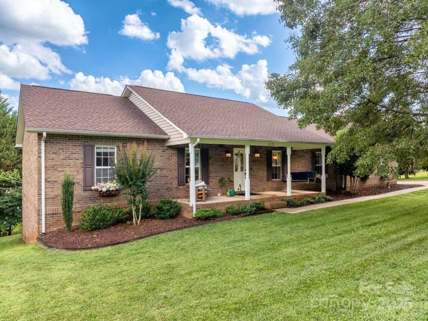 5172 Butner Drive, Hickory, NC 28602.  MLS# CAR4274563, YatesRealty ID 28525. Front Facade